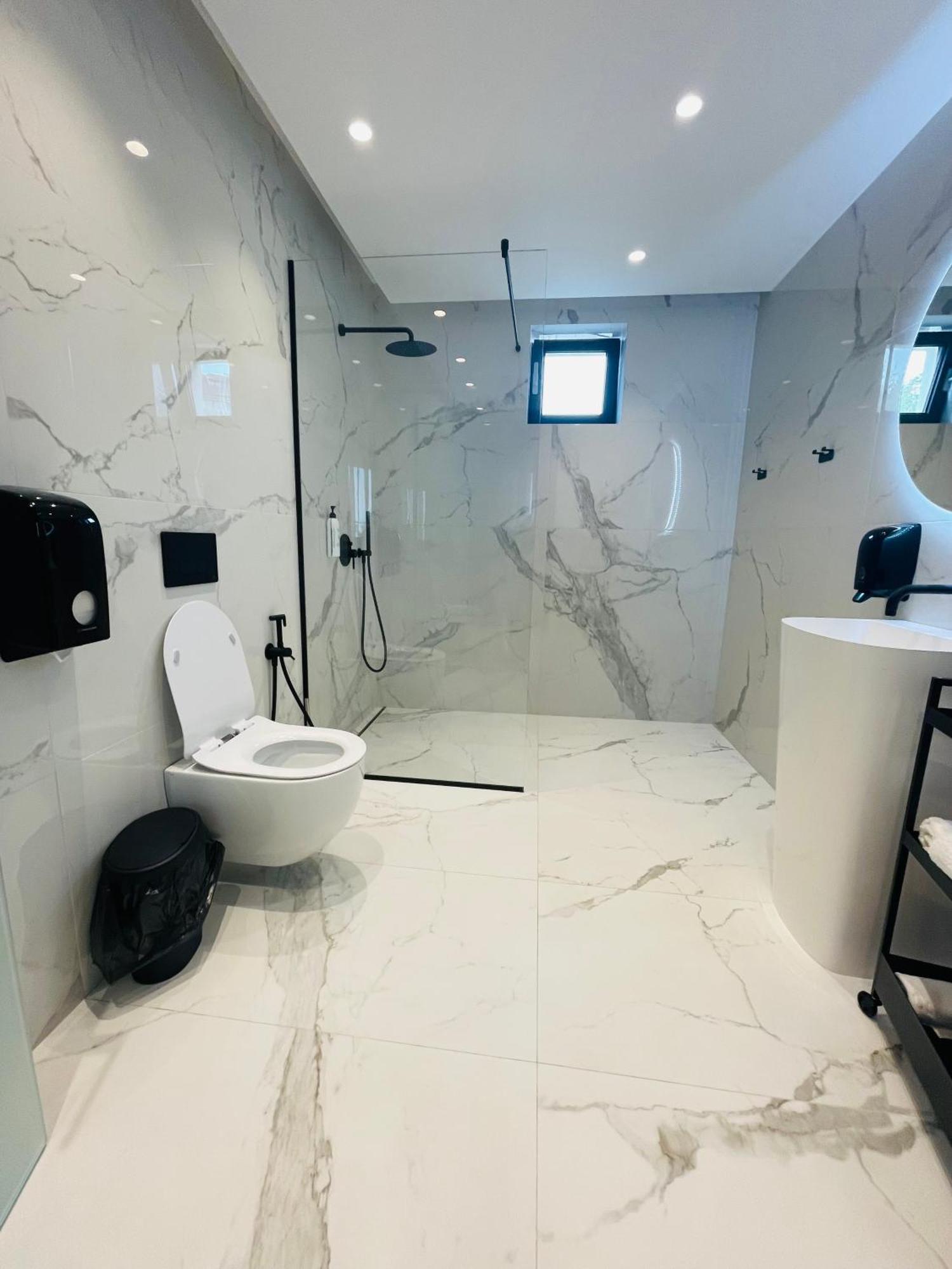Lotus Luxury Rooms Varna Buitenkant foto